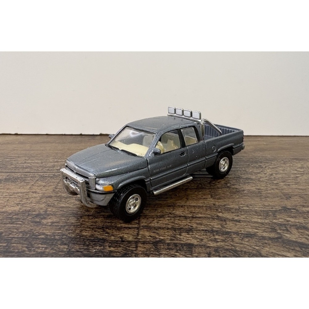 Johnny Lightning '96 Dodge Ram Pickup 1:64 Walker Texas Ranger 1997